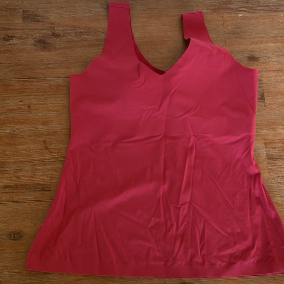 Knix LuxeLift V-Neck Tank Raspberry - Picture 4 of 4